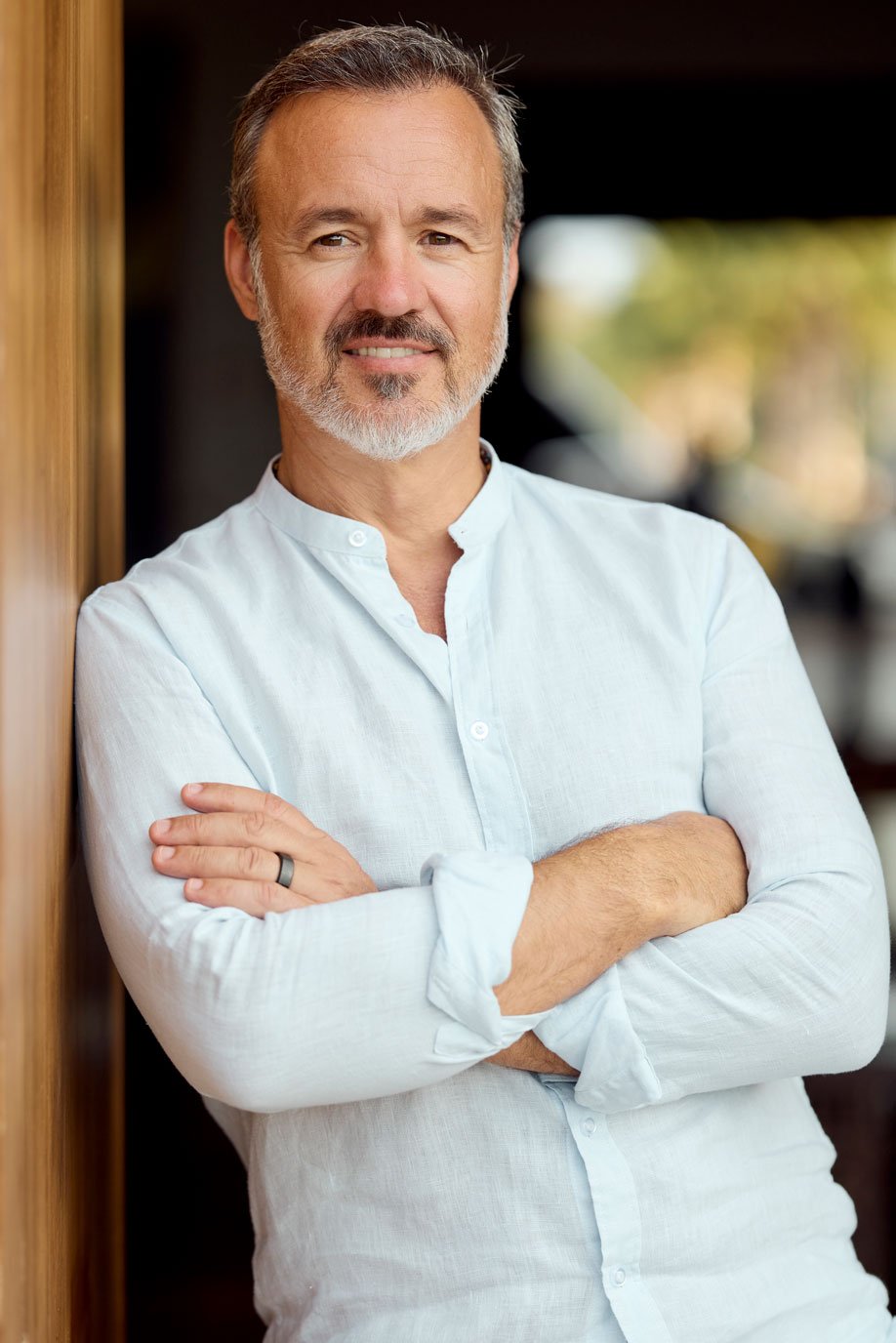 Eric Edmeades speaking on stage